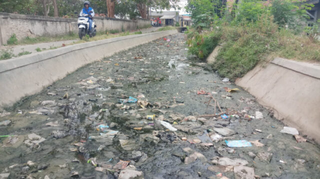 Doni Serang Selokan Dangkal di Kota Serang 1