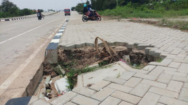 Doni Serang Trotoar Jalan Banten Lama Tonjong Kasemen Kota Serang Amblas 1