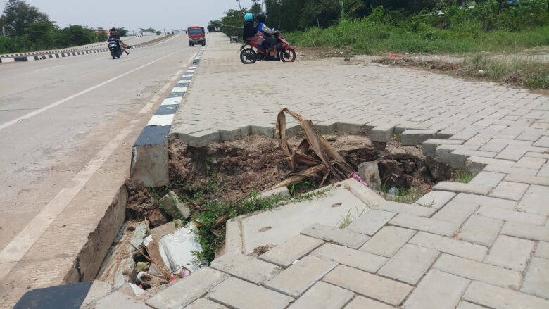 Doni Serang Trotoar Jalan Banten Lama Tonjong Kasemen Kota Serang Amblas 1