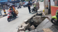 Doni Serang Warga Ngeluh Tutup Drainase Perempatan Warung Pojok Kota Serang Amblas 1