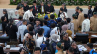 Doni Serang Potong Tumpeng HUT Provinsi Banten ke 24 11