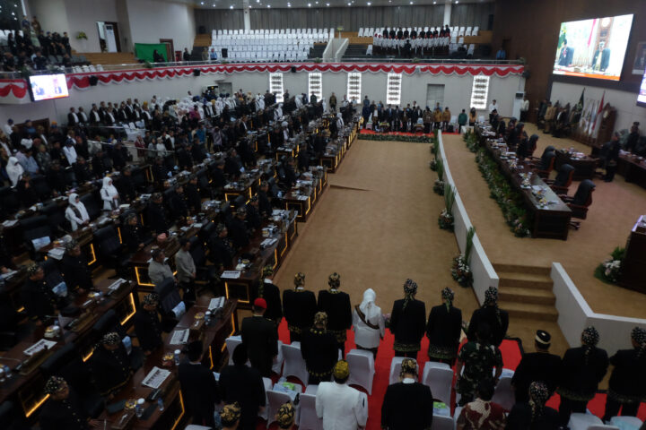 Doni Serang Rapat Paripurna HUT Banten ke 24 11