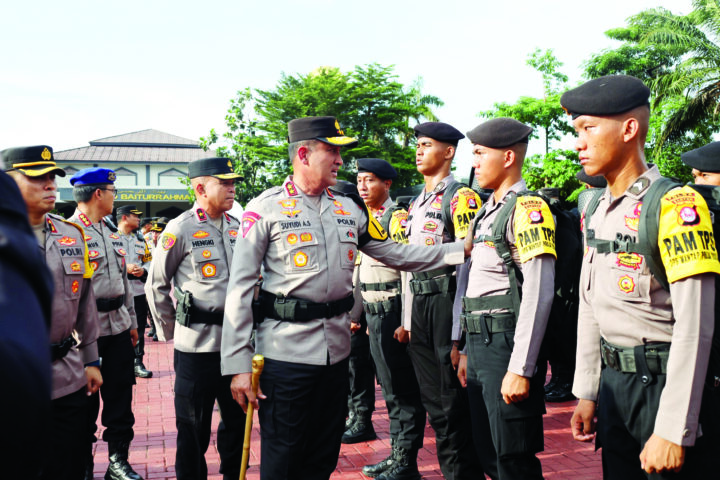 PENGAMANAN: Ribuan personel Polri, TNI dan Linmas akan mengamankan jalannya Pilkada Serentak 2024, Senin (25 November 2024).