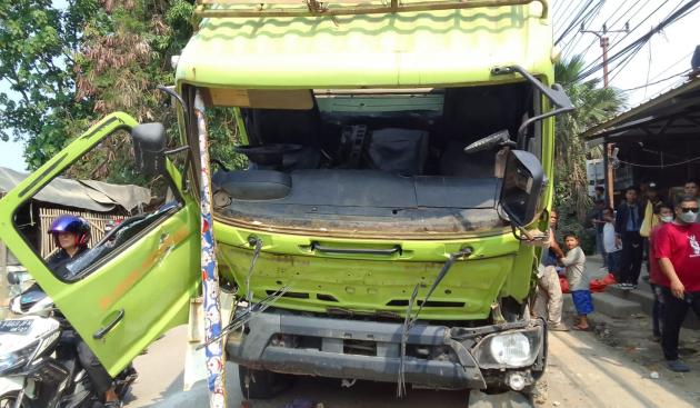 20 Truk Hancur, Dua Dibakar