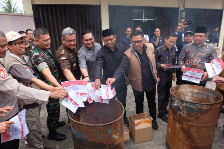 Doni Serang 309 Surat Suara Pilgub Banten dan Pilkada Kota Serang Dibakar 1