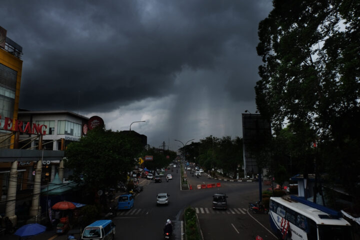 Doni Serang Awan Hitam di Langit Kota Serang 1