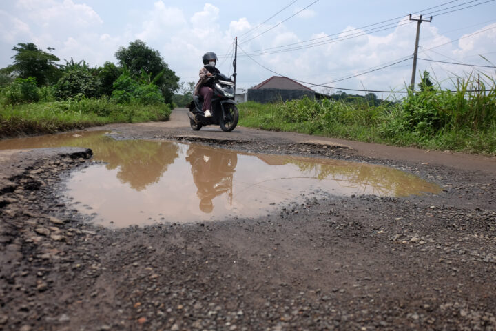 Doni Serang Jalan Gedeg Taktakan Kota Serang Rusak 1