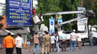 Doni Serang Penertiban Alat Peraga Kampanye di Kota Serang 1