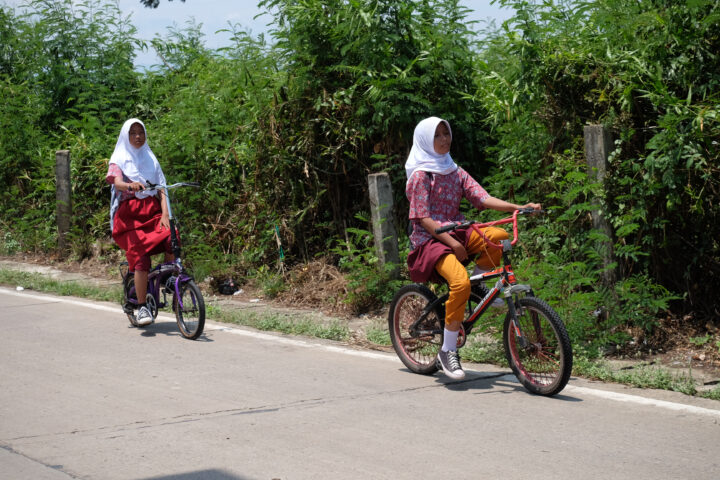 Doni Serang Pulang Sekolah Naik Sepeda 1