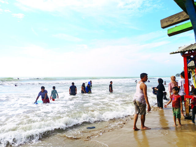 Wisata Anyer Tak Kunjung Ramai