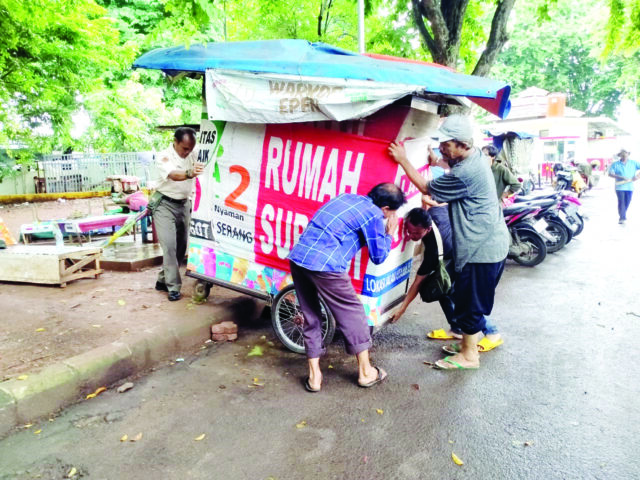 154 PKL Digusur ke Stadion Maulana Yusuf Serang