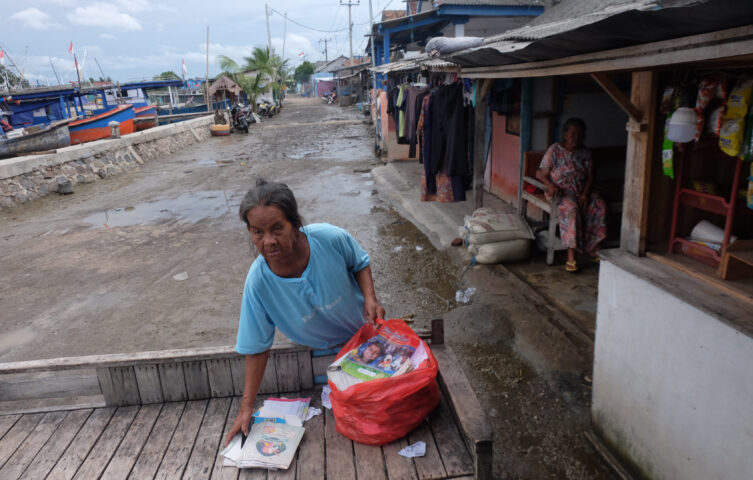 Doni Serang Aktivitas Warga Terdampak Banjir Rob Mulai Normal 1