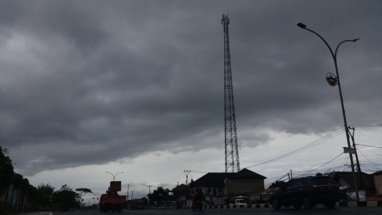 Doni Serang Awan Gelap di Jalan Syech Nawawi Albantani Kota Serang 1