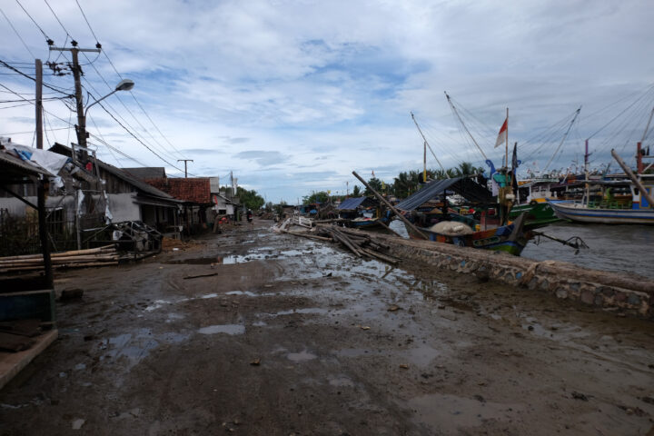 Doni Serang Banjir Rob di Karang Mulya Kasemen Surut 1