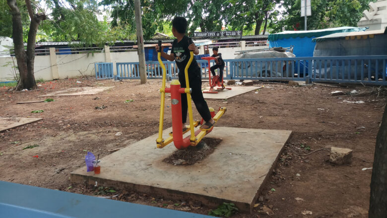 Doni Serang Sarana Alat Fitnes di Stadioan Maulana Yusuf Digunakan Bocah 1