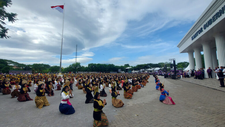 Doni Serang Tarian Kolosal Rekor Muri 1