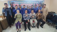 Peserta pelatihan Las Listrik foto bersama Camat Cilegon.