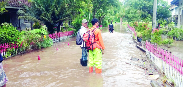 Lima Desa di Mancak Diterjang Banjir dan Longsor