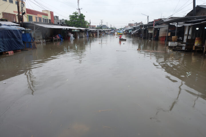 Doni Serang Blok Grosir Buah Buahan di Pasar Rau Kembali Kebanjiran 1