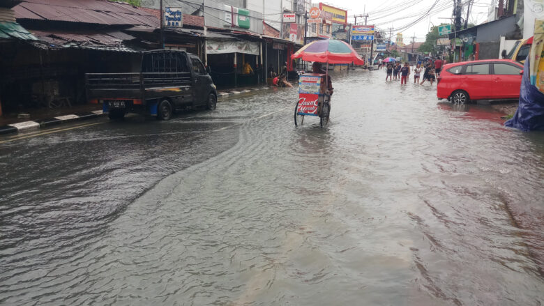 Doni Serang Jalan Cigabus Kota Serang Banjir 1