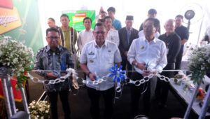 Doni Serang Pj Gubernur Banten Ucok Abdulrauf Damenta Launching Warung Inflasi di Pasar Lama Kota Serang 1