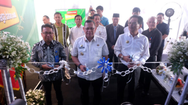 Doni Serang Pj Gubernur Banten Ucok Abdulrauf Damenta Launching Warung Inflasi di Pasar Lama Kota Serang 1