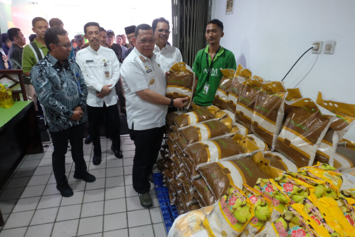 Doni Serang Tinjau Warung Inflasi 1