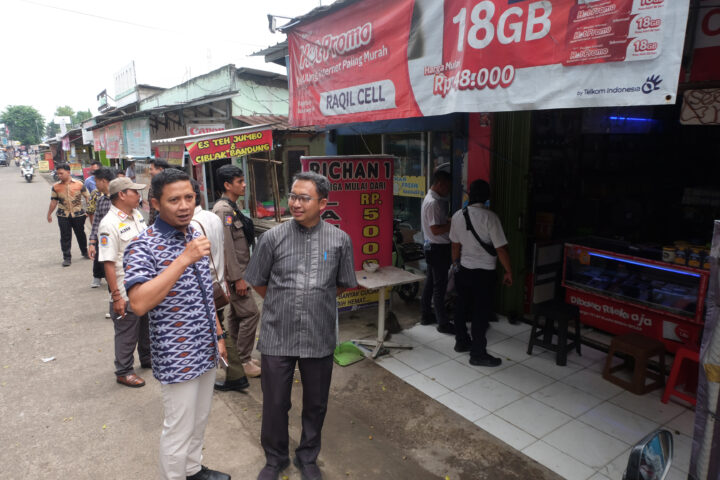 Doni Serang Wahyu Nurjamil dan Farach Richi Tinjau PKL Sisi Rel Stadion Maulana Yusuf 1