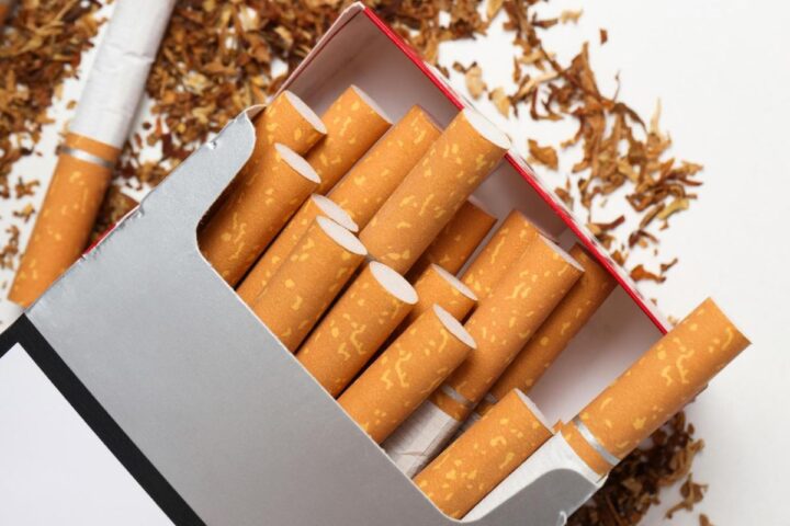 Warga Miskin di Banten Pecandu Rokok