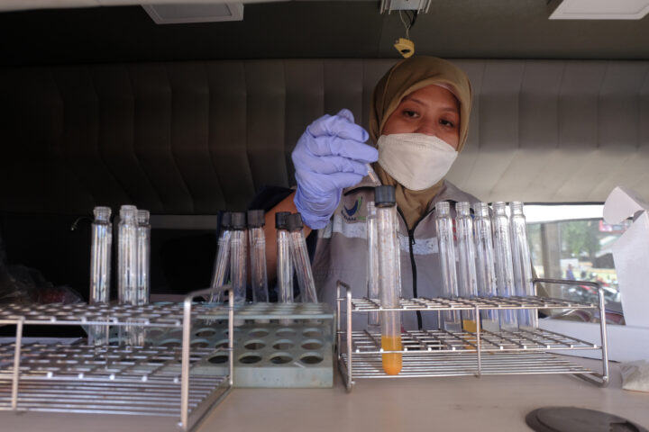 Doni Serang BPOM Cek Makanan di Pasar Rau 1