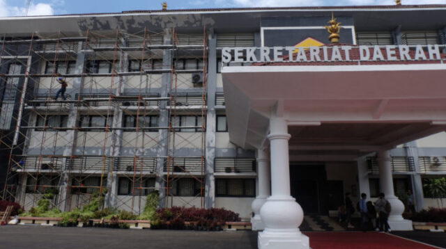 Doni Serang Tembok Gedung Setda Pemkot Serang Dicat Ulang 1