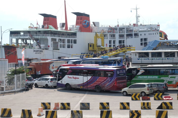 Cilegon Arus Balik Lebaran di Pelabuhan Merak Ramai Lancar 1 3