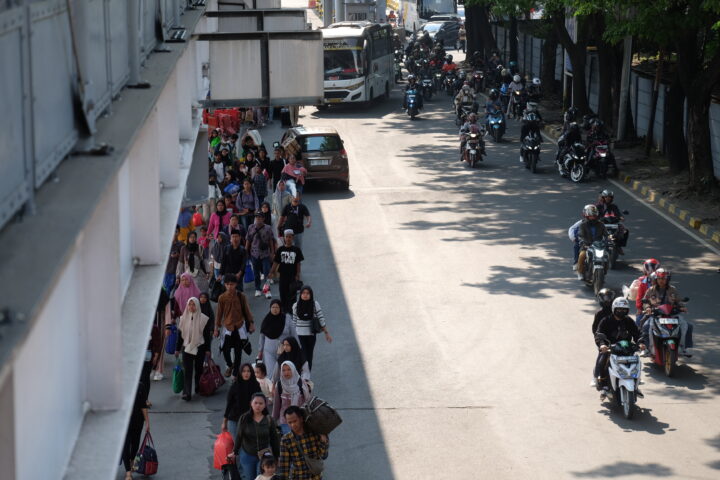 Cilegon Pemudik Jalan Kaki 3 KM 3