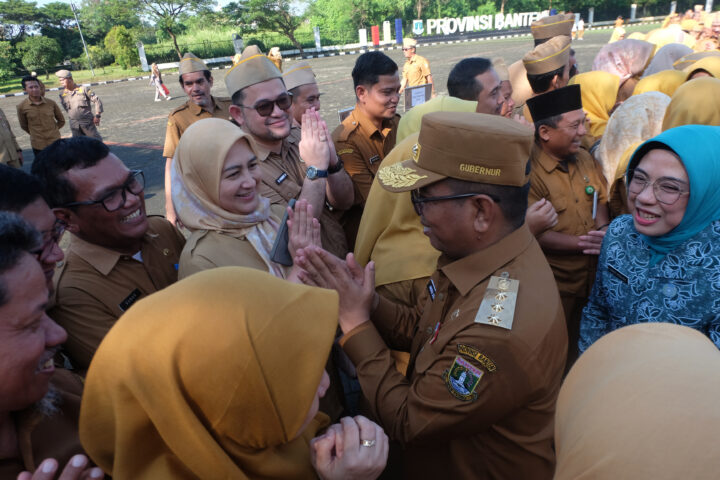 Doni Serang Andra Soni Salami Ribuan ASN Saat Halalbihalal Lebaran 1
