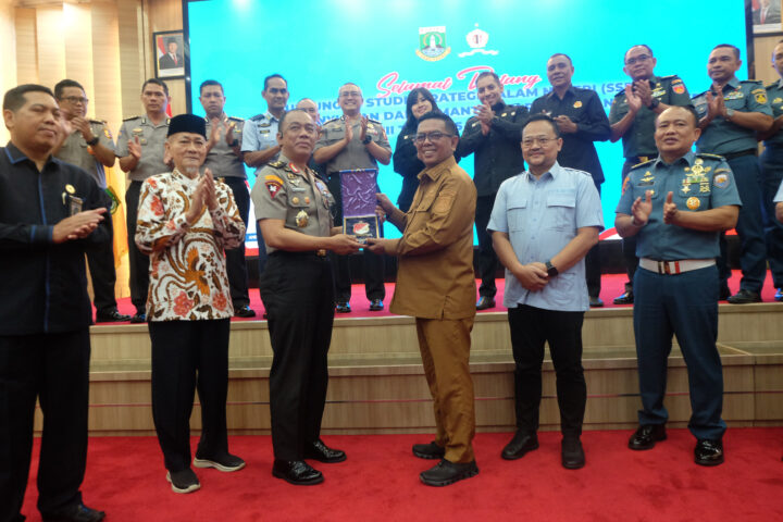 Doni Serang Gubernur Banten Andra Soni Diacara Lemhannas 1