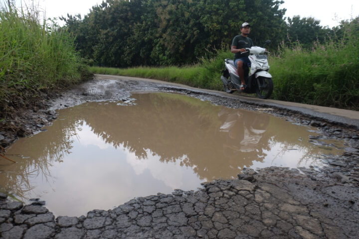 Doni Serang Jalan Irigasi Bedeng Kota Serang Rusak Parah 1