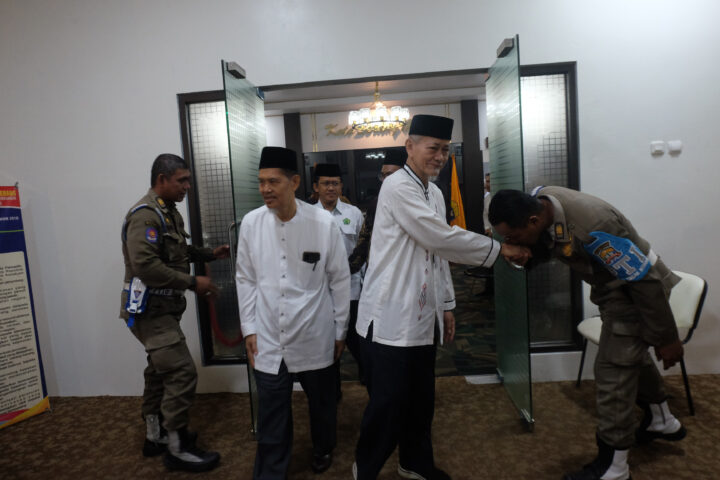 Doni Serang Tidak Solid dan Kompak KH Embay Minta Budi Rustandi Ganti Pengurus DKM Masjid Agung Ats Tsauroh 1