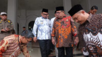 Doni Serang Wakil Gubernur DKI Jakarta Rano Karno Salat Jumat di Masjid Raya Albantani 1