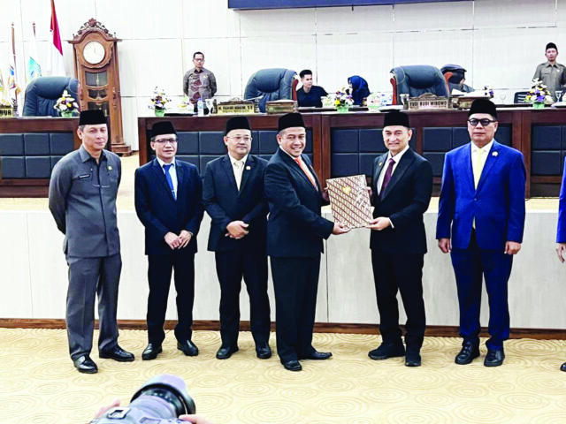 Pansus LKPJ Gubernur Beri 17 Catatan Pansus LKPJ Gubernur Beri 17 Catatan