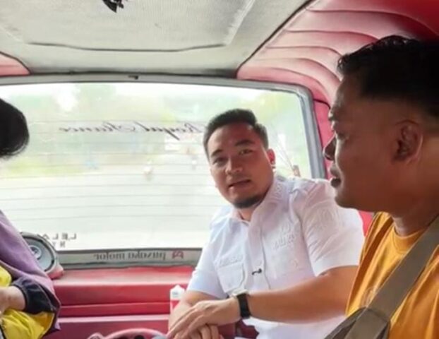 Robinsar dan Fajar Naik Angkot, Bayar Ongkos Rp100 Ribu