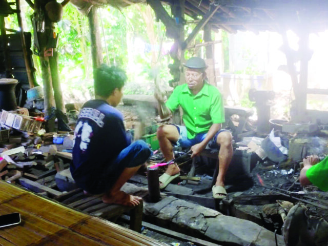 Perajin Golok Panen Cuan Jelang Idul Adha