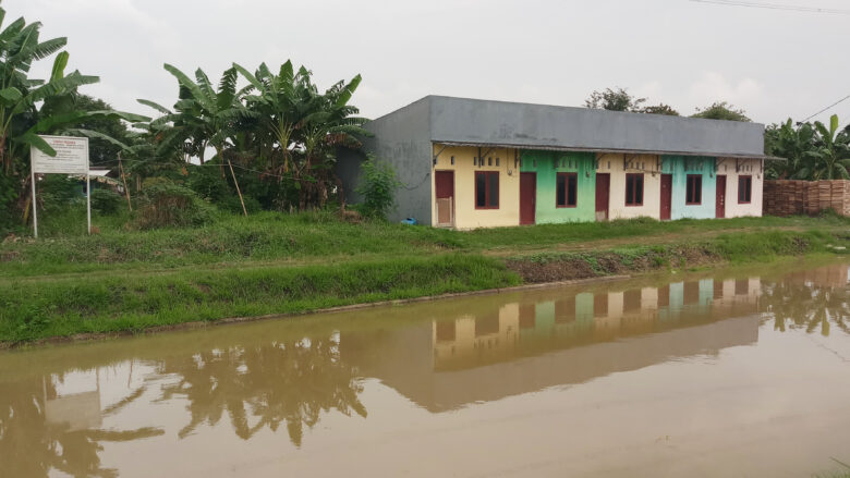 Doni Serang Aneh Bangunan Mirip Kontrakan Berdiri Diatas Lahan Negara di Kasemen 1