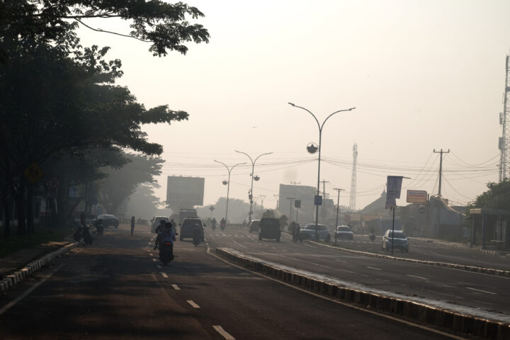 Doni Serang Jalan Syech Nawawi Albantani Berkabut 1