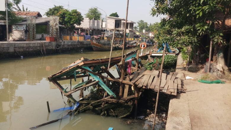 Doni Serang Kapal Bosok Hambat Nelayan Karangantu 1