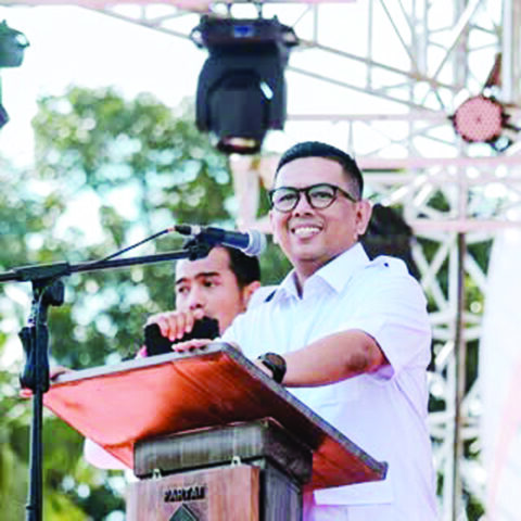 Andra Soni Lempar Bola