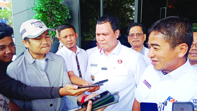 Double Track Kereta Api Batal