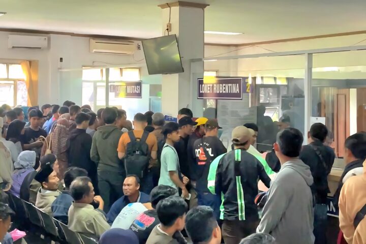 Warga Keluhkan Pelayanan dan Fasilitas Samsat