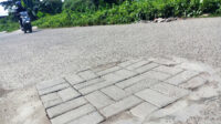 Doni Serang Jalan Rusak Ditambal Paving Block 1