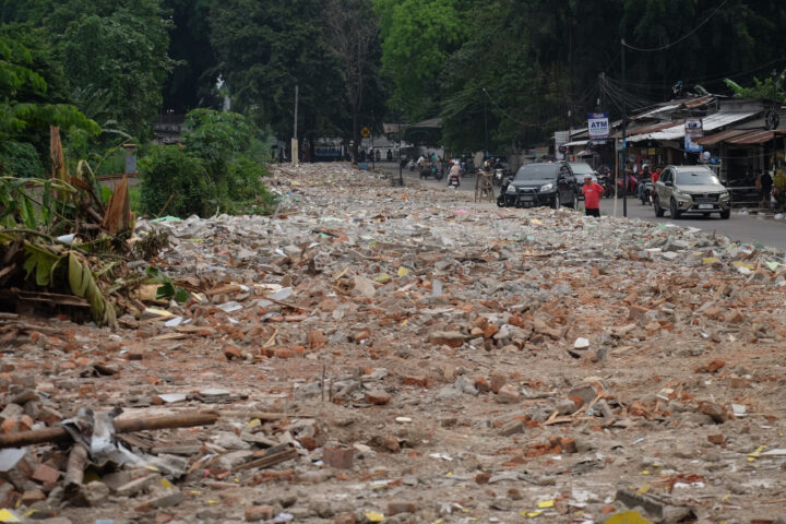 Doni Serang Lahan Bekas Bangunan Liar di Sempadan KA Stadion Maulana Yusuf Bakal Dijadikan RTH 1