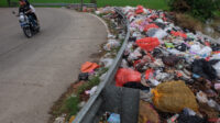 Sampah Liar Numpuk dan Bau di Jalan Raya Tasikardi Banten Lama Doni Serang Sampah Liar Numpuk dan Bau di Jalan Raya Tasikardi Banten Lama 1
